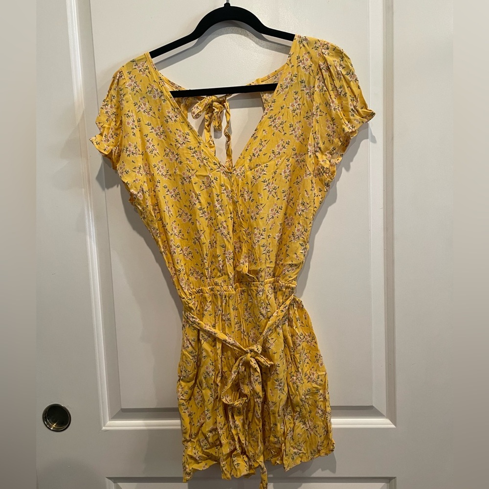 American Eagle floral romper | yellow size medium | NWT | tie waist, open back